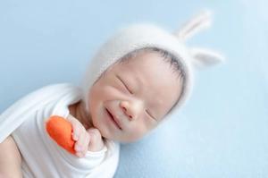 小滿日生兔，好運常伴身