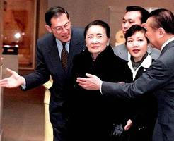 夫人面前難低頭，男兒尊嚴顯無疑