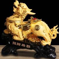 金命招財首選金色，金色最旺財運。